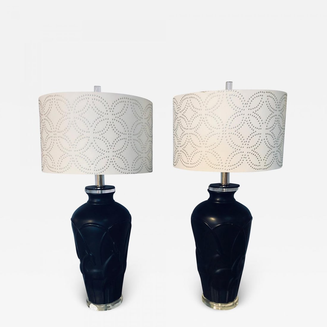 Pair of Art Deco Style Modern Black Table Lamps Lucite Base and Antelopes (1 of 11)
