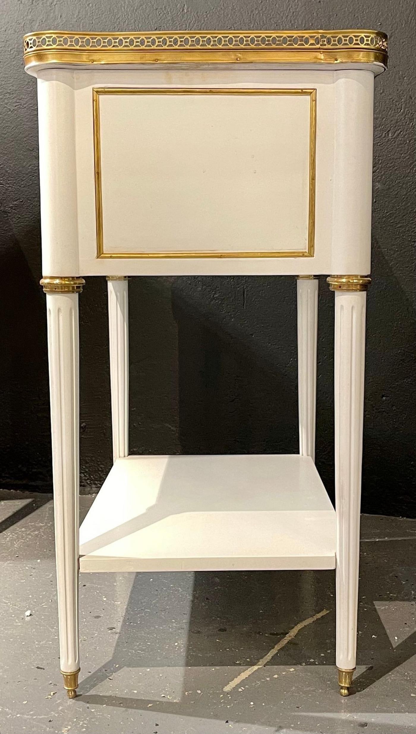 Pair of Swedish Neoclassical Open Nightstands or End Tables Manner Jansen - 11