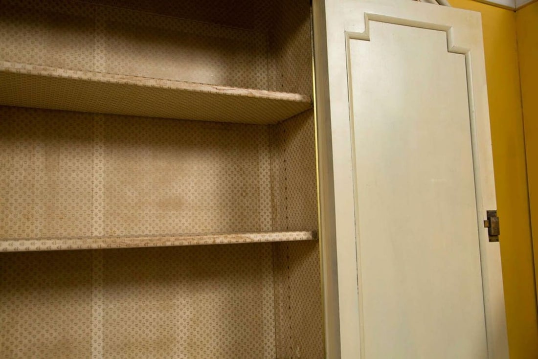 Maison Jansen Ivory Distress Painted Gilt Gold Decorated Bookcase / Cabinet - 8