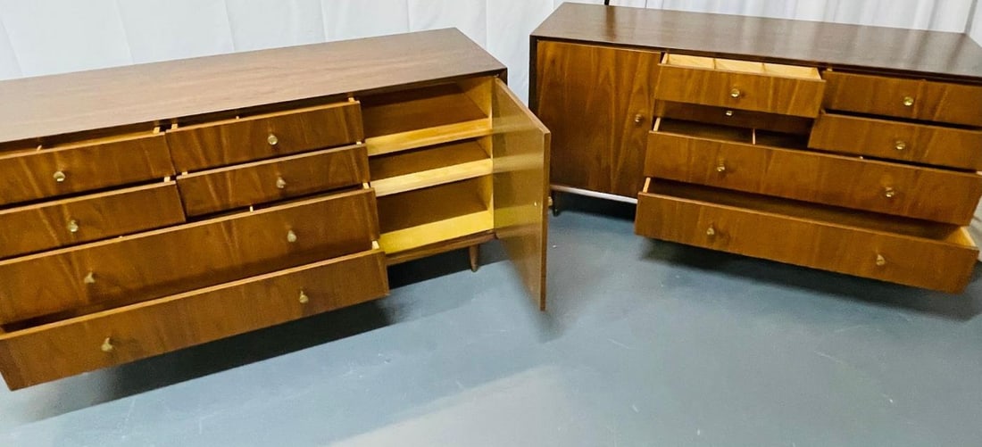 Pair of Mid Century Modern Chests, Dressers Bedside Stands, Opposing, Refinished - 10