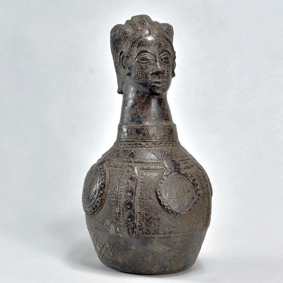 Superb ZANDE AZANDE anthropomorphic terracotta vessel African pottery MC 1902 - 3