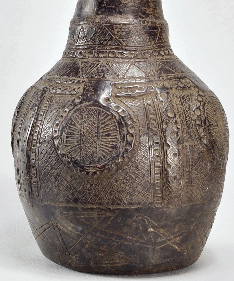 Superb ZANDE AZANDE anthropomorphic terracotta vessel African pottery MC 1902 - 6