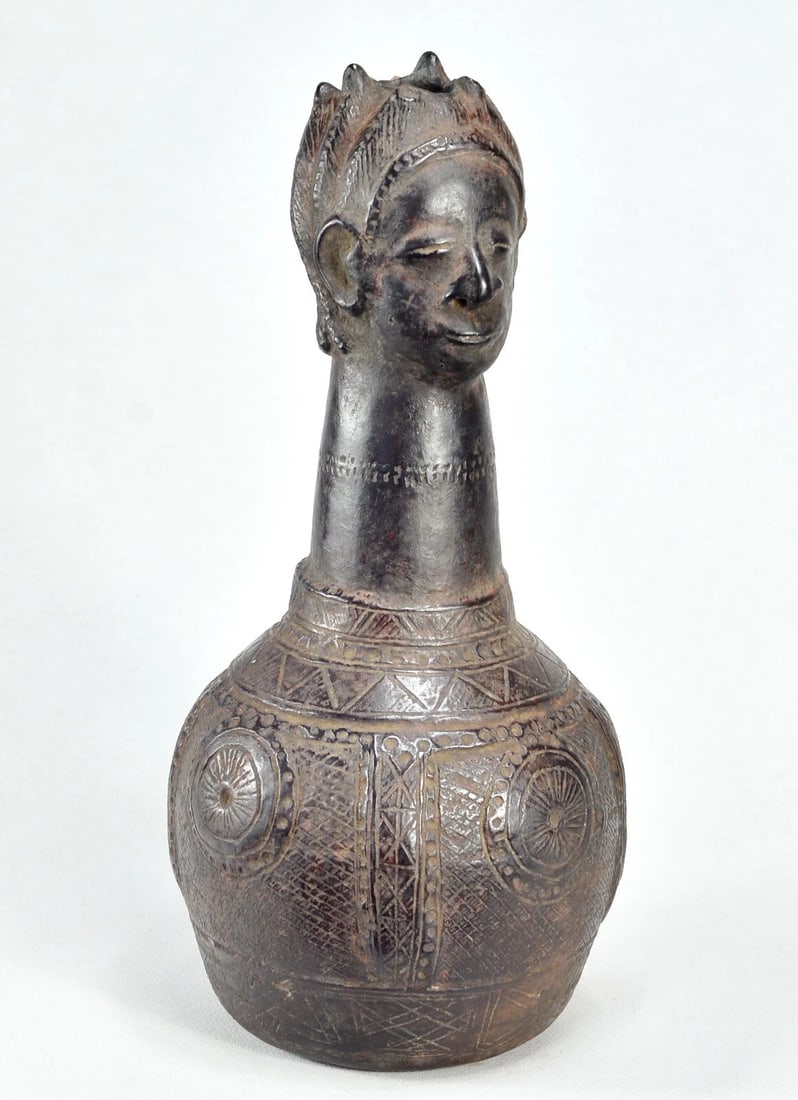 Superb ZANDE AZANDE anthropomorphic terracotta vessel African pottery MC 1901 - 10