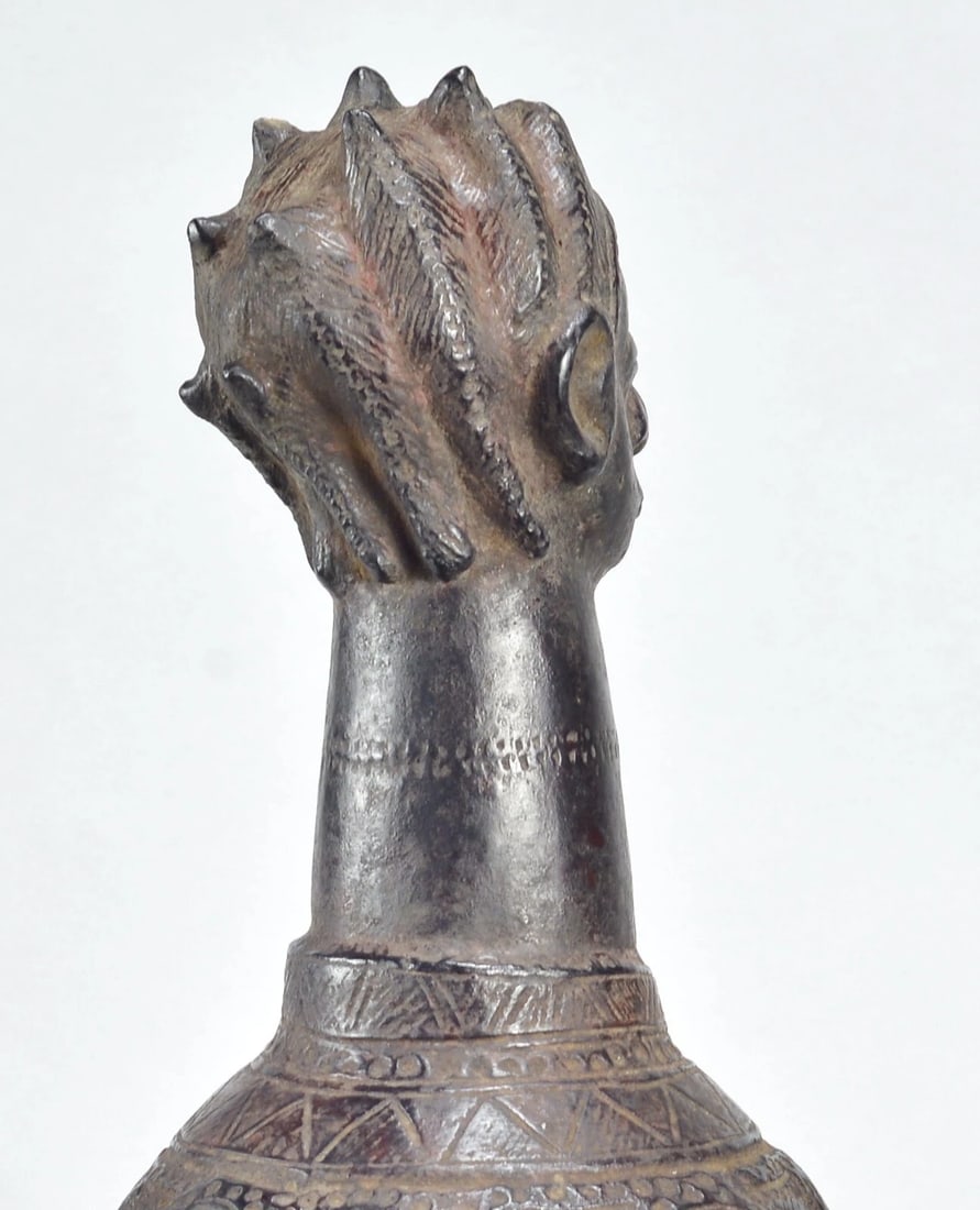 Superb ZANDE AZANDE anthropomorphic terracotta vessel African pottery MC 1901 - 4