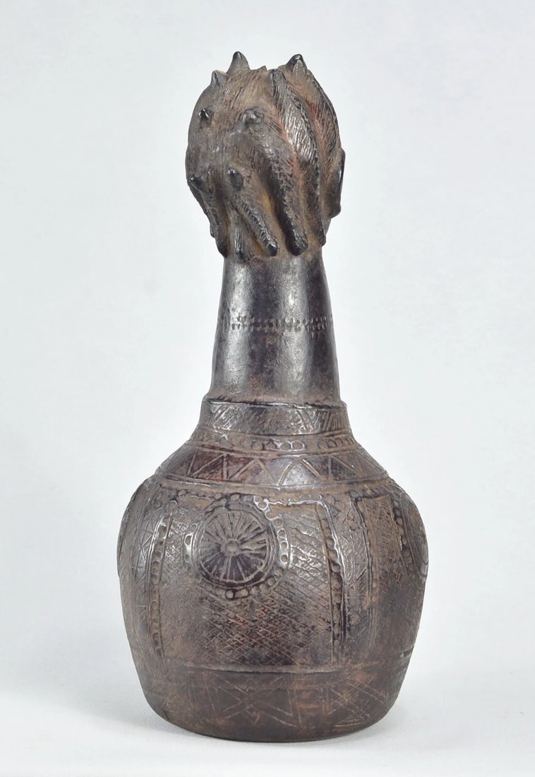 Superb ZANDE AZANDE anthropomorphic terracotta vessel African pottery MC 1901 - 8