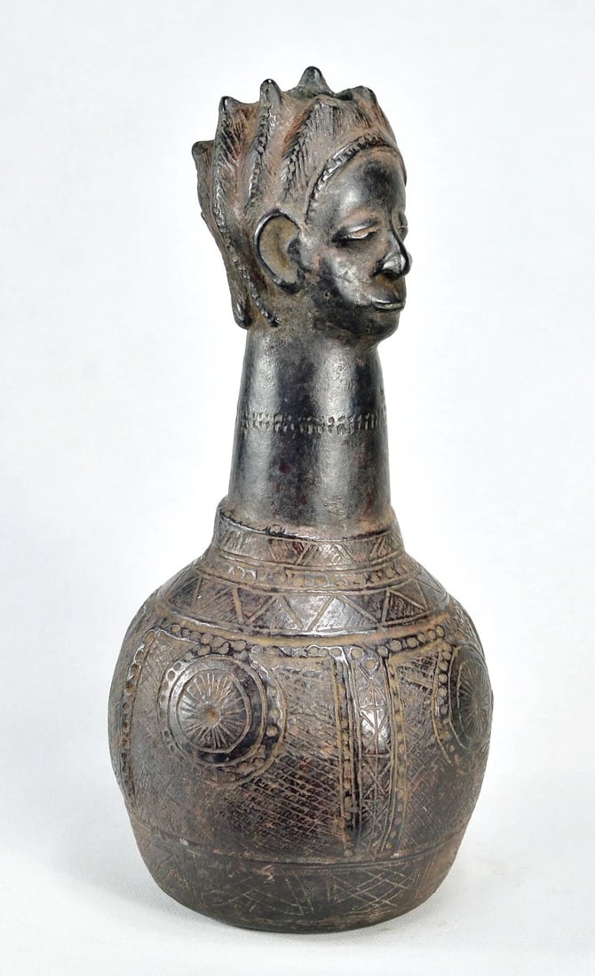 Superb ZANDE AZANDE anthropomorphic terracotta vessel African pottery MC 1901 - 9