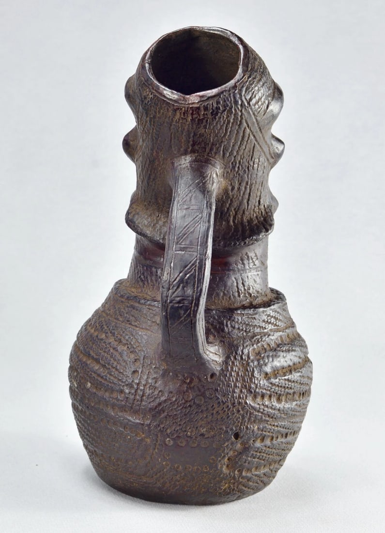 Rare ZANDE AZANDE anthropomorphic terracotta vessel African art pottery MC 1900 - 10