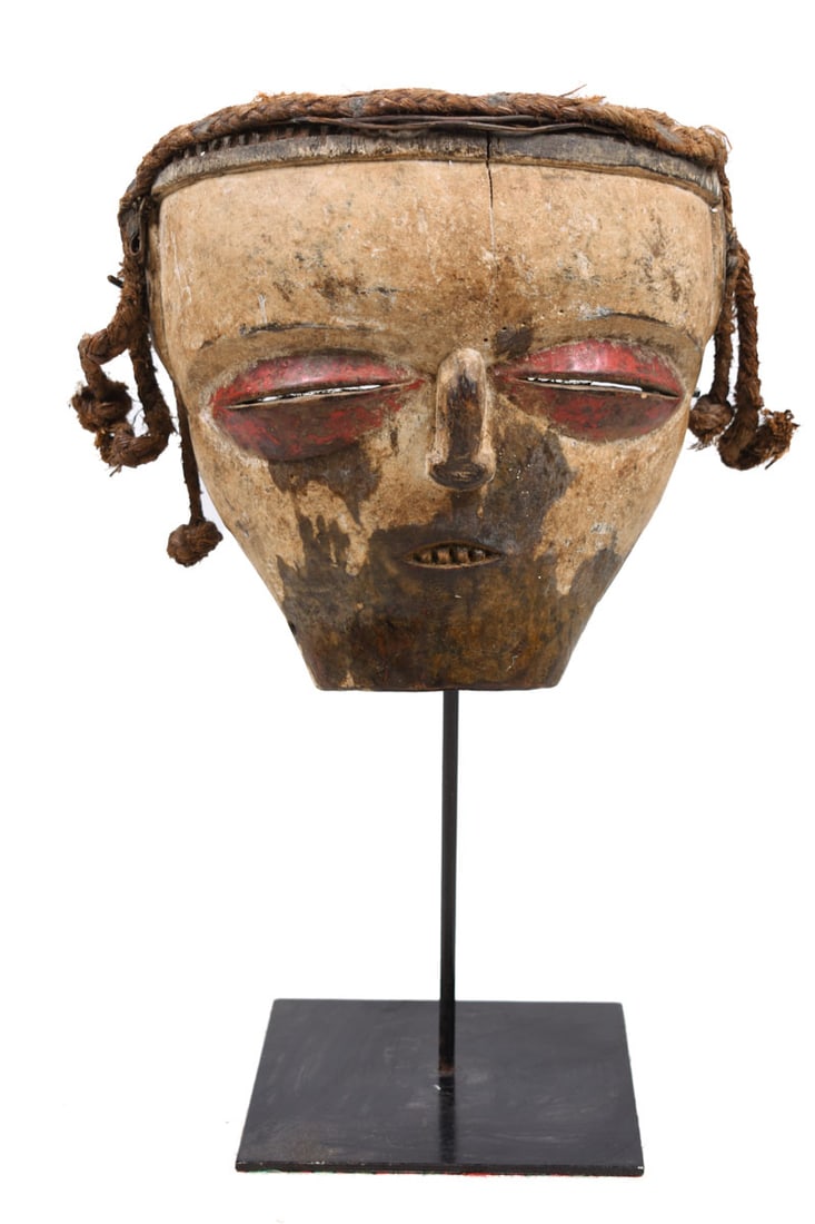 Mask – Wood – Pende – DR Congo: Authentic wooden PENDE mask from former Belgian Congo. Nice aged patina in good condition with traces of tribal use. Including custom made stand. Object: Mask Ethnic group: Pende Country: DR Congo <