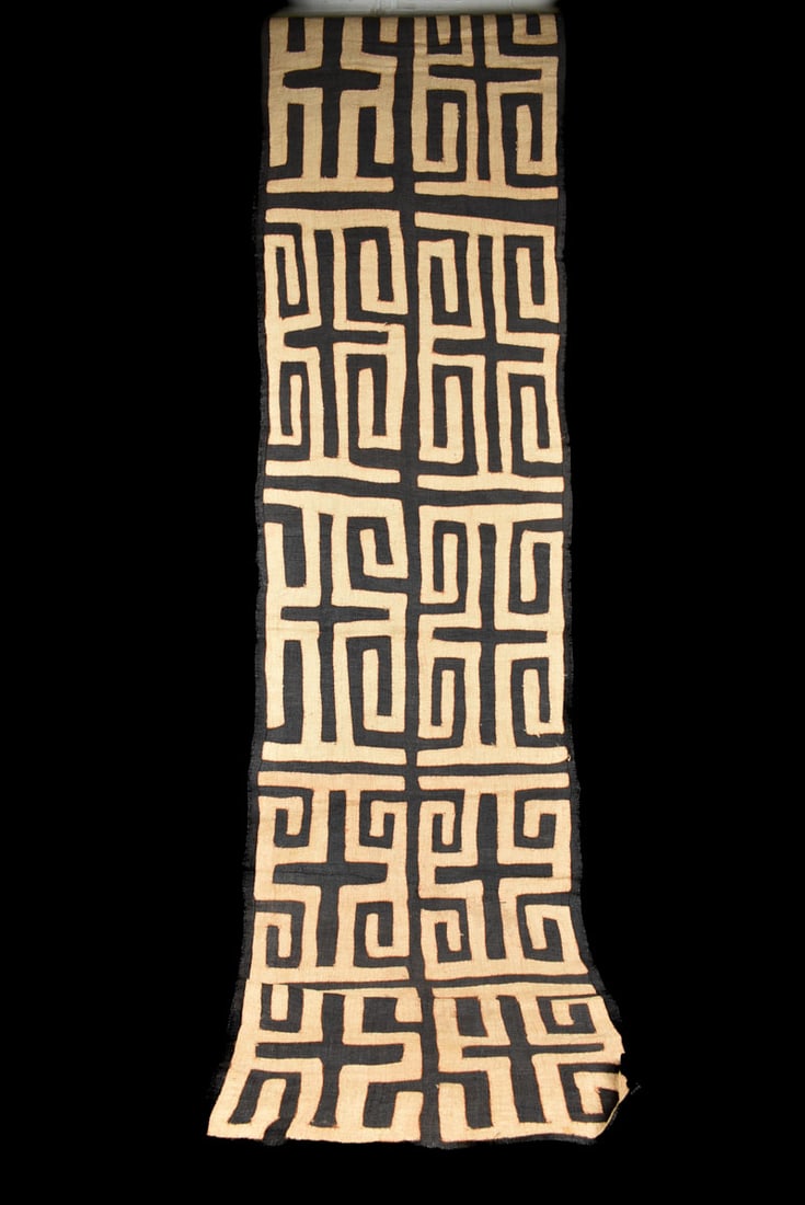 Textile – Cloth – Shoowa-Kuba – DR Congo 260 cm: Kuba skirts, Tcaka, long are cloths made from raffia, from 8 – 25 feet long, from the Ngeende, Bushoong and Ngongo peoples. They incorporate appliqued “patches”, embroidered shapes