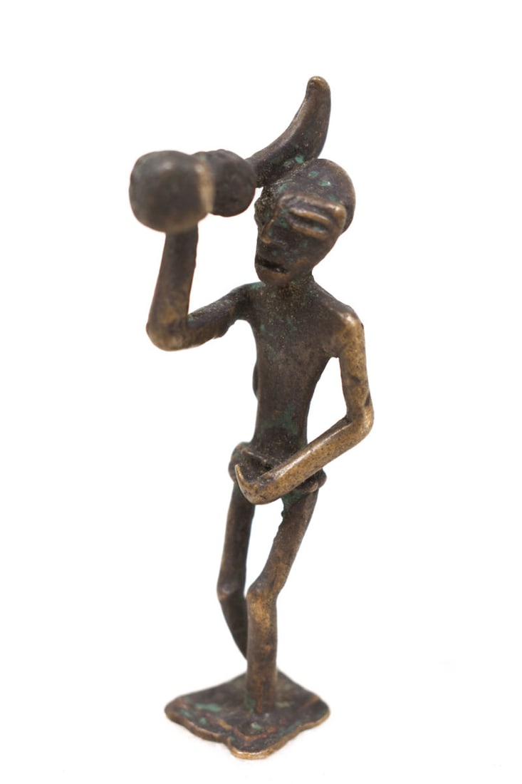 Goldweight figure – Bronze – Ashanti – Ghana: Beautiful bronze goldweight musician figure from the Ashanti people of Ghana. Provenance: former private collection from Germany. Object: Goldweight figure Ethnic group: Ashanti Country: Ghana