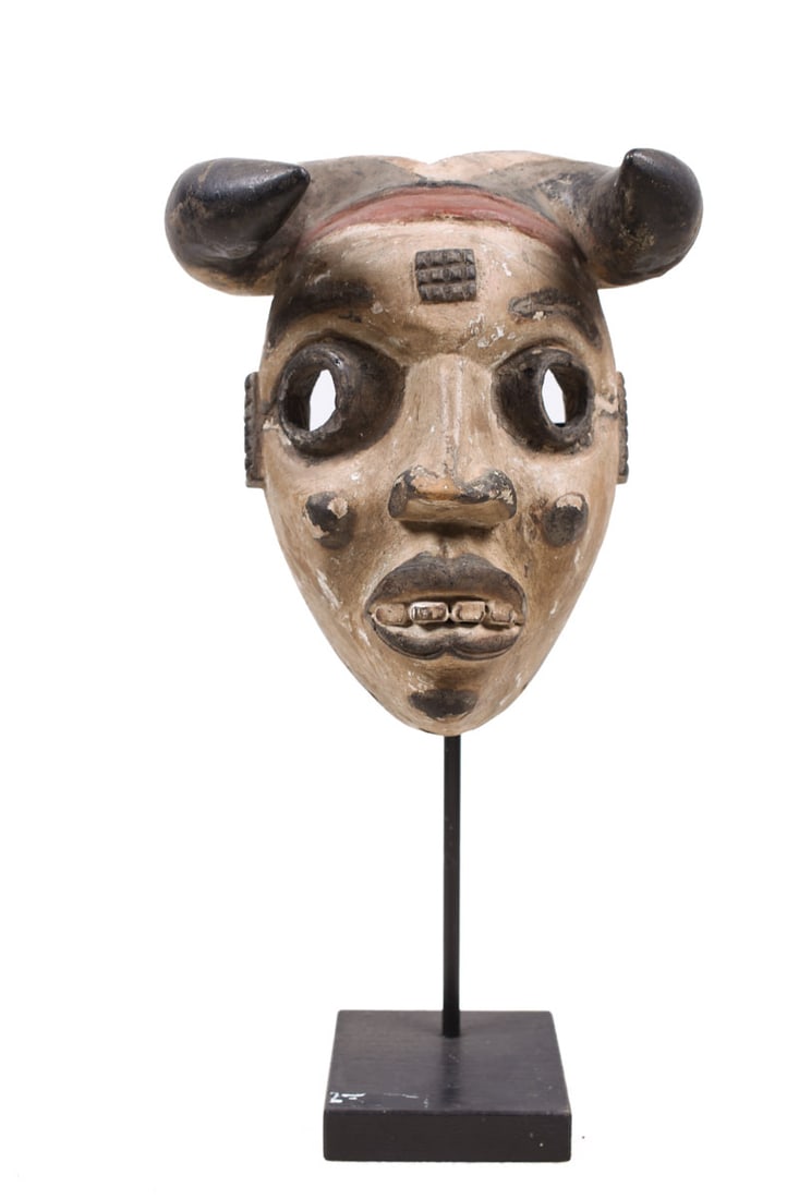 Mask – Wood – OGONI – Nigeria: The Ogoni people have managed to maintain much of their precolonial culture, including their masquerading traditions. Masks are used by the Ogoni for many purposes. Some are reserved for members of