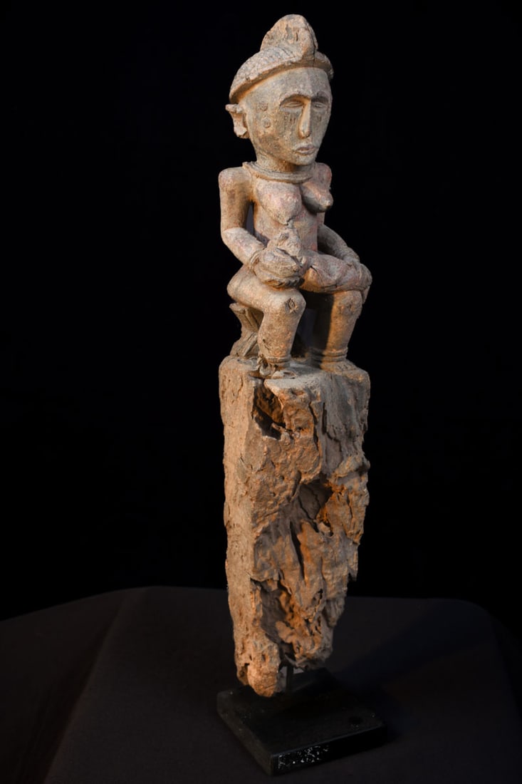 Maternity Figure- Wood – Igbo – Nigeria: Unique wooden maternity figure from the Igbo tribe. The faces of the large figure are covered in white clay (phembe). The 8,000.000 IGBO people – who live primarily from farming – settled
