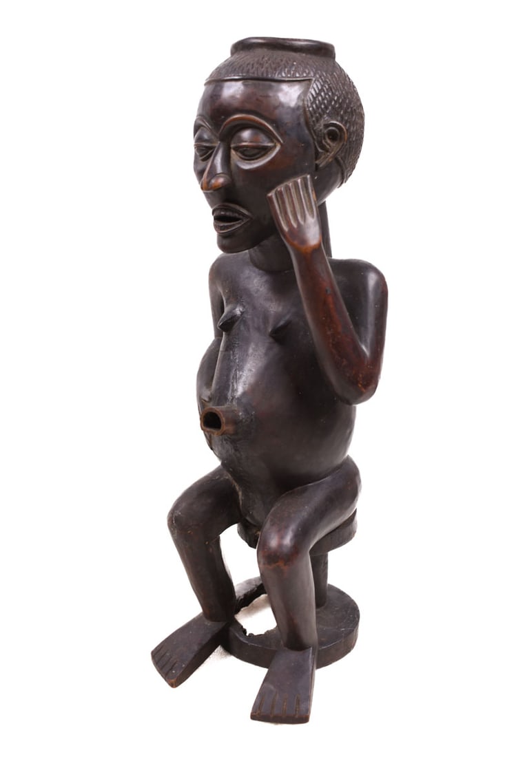 Anthropomorphic Cup Figure – Wood – Kuba – Congo: Great cup figure from the KUBA people of DR Congo. It`s powerful silhouette and the attention to detail, including the delicate geometric abdominal designs, rank it a beautiful piece of af Kuba art. K