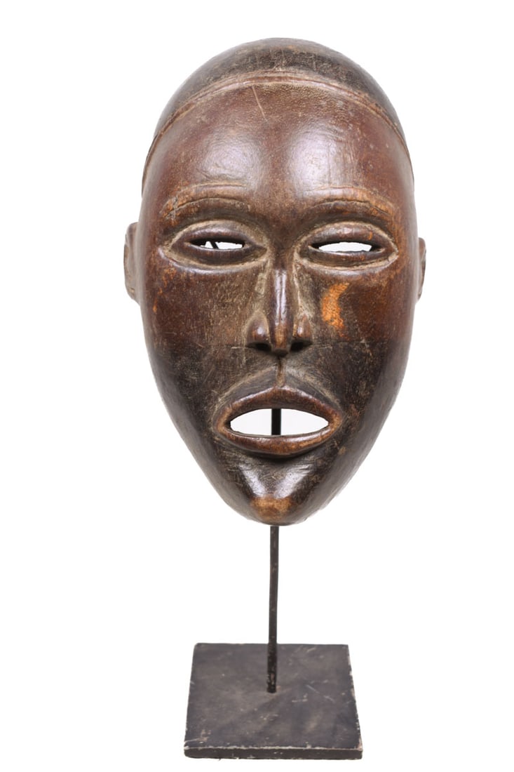 Mask – Wood – Bakongo – DR Congo: Wooden mask with great aged patina from the Bakongo people of DR Congo. The Kongo (or Bakongo) is a populous nation historically inhabiting the west coast of central Africa, now confined to the southe