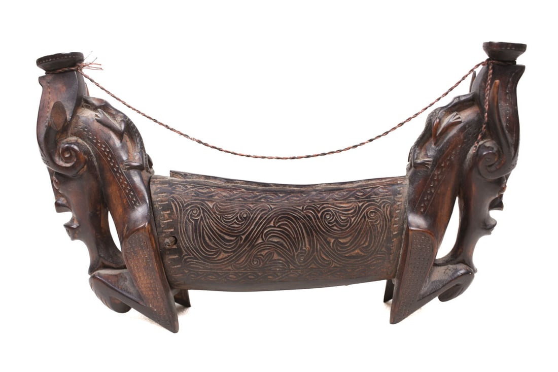 Medicine Container – Naga Morsarang – Batak – Indonesia: Wonderful medicine container, very well carved from the Batak, Indonesia. Among the Batak people of Sumatra, the datu, or ritual specialist, required a variety of containers made of different material