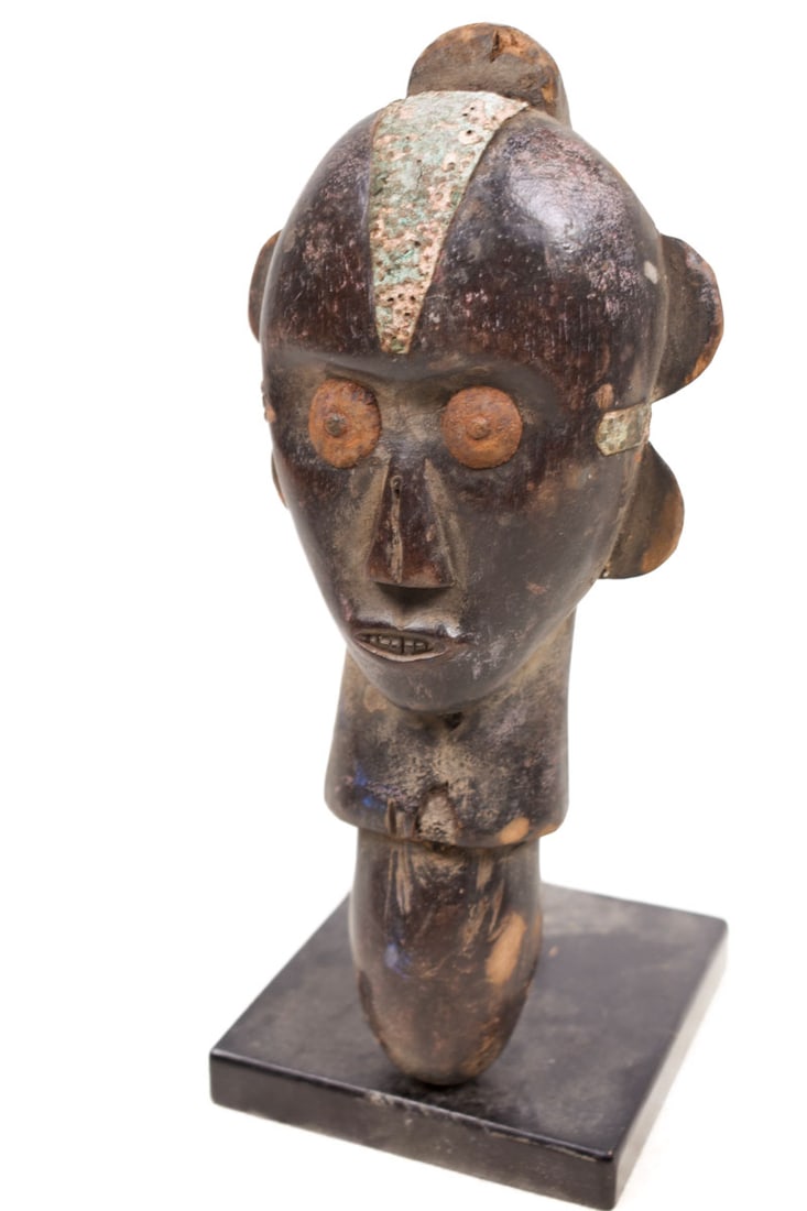 Reliquary Byeri Head – Wood, Metal – Fang – Gabon: Old Fang Byeri Head from Gabon. Byeri – heads functioned much in the same way as Byeri enyema figures in that they guarded the boxes of bark containing the remains of important ancestors. Such