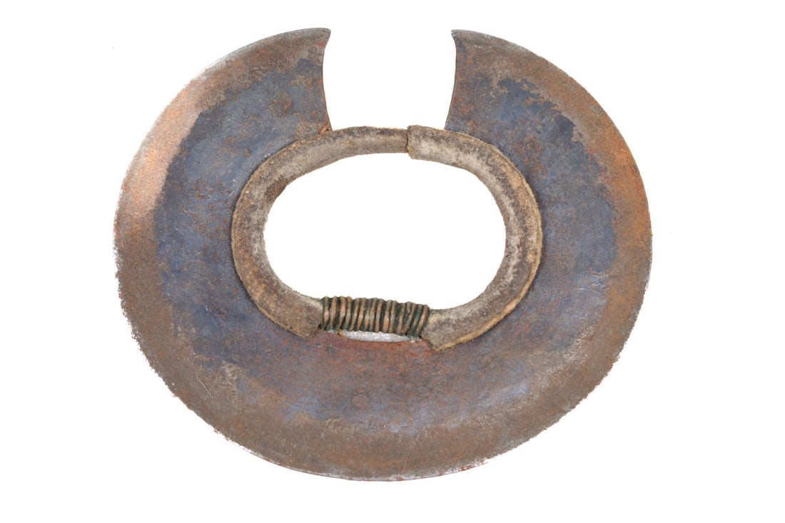 Knife bracelet – Bronze, Iron – Turkana – Kenya: East African Fighting Wrist Knife Bracelet Traditional War Bangle of the Turkana people, Kenya. Provenance: former private collection from Germany. Object Bracelet Ethnic group: Turkana Country: Kenya