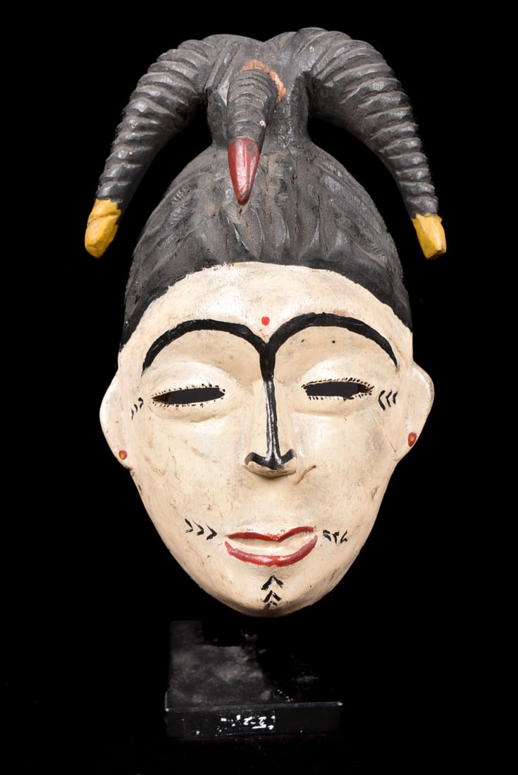Mask – Wood – IGBO / IBO – Nigeria: Ibo or Igbo are known for masquerades associated with the Iko Okochi harvest festival, in which the forms of the masks are determined by tradition, the festival theme content varies yearly. The Igbo u