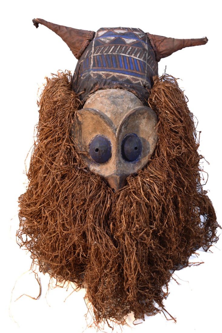 Kakunga mask – Textile, Wood, Raphia – Yaka – Congo (1 of 7)