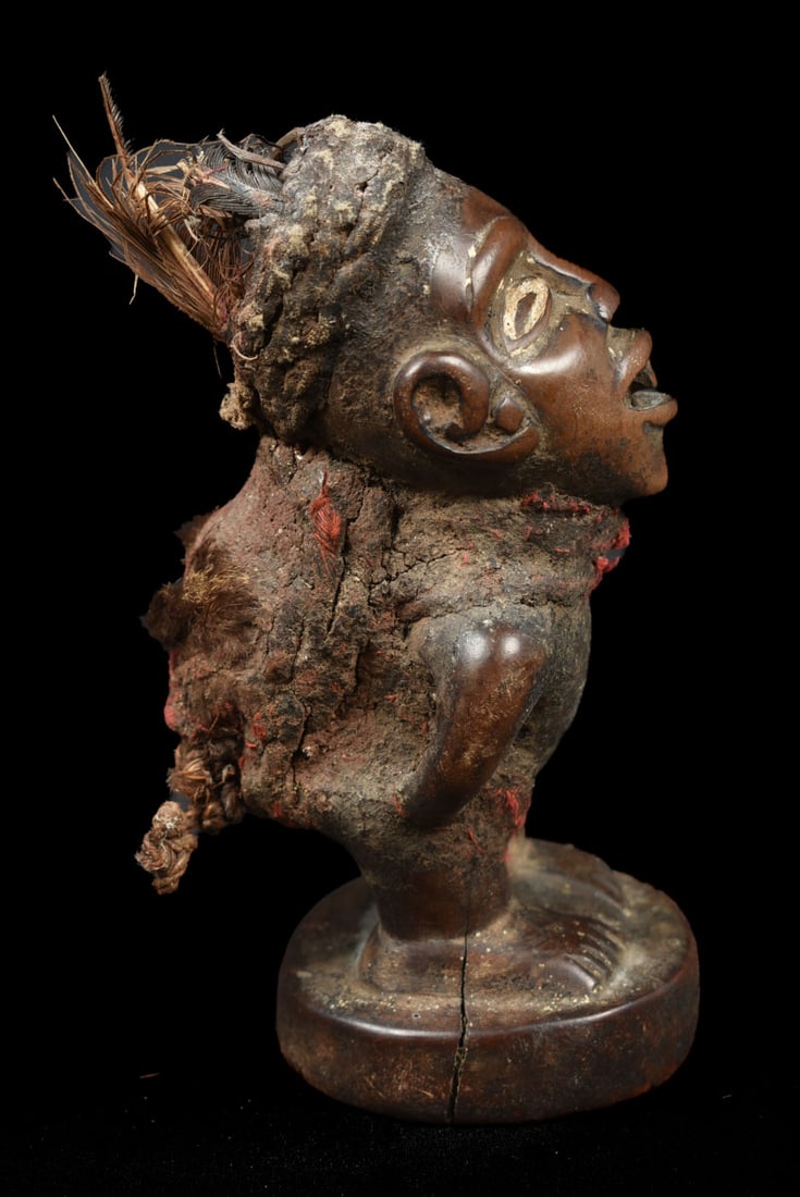 Ancestor Figure – Wood – Yombe – Congo: High quality and eye for detail, lovely Yombe ancestor figure from DR Congo. Powerfull and large figure. The ancestor figure has a great patina of use. The 300,000 YOMBE people are artistically
