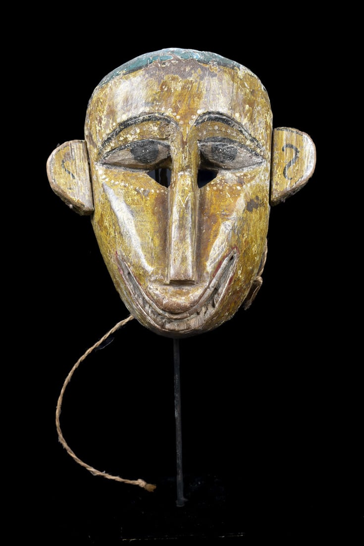 Tribal mask – Wood – Nepal: Nepalese masks are deeply rooted in the culture and religious beliefs of the country. These antique artifacts reflect a rich historical heritage, a complex mesh of various ethnicities, tribes, and