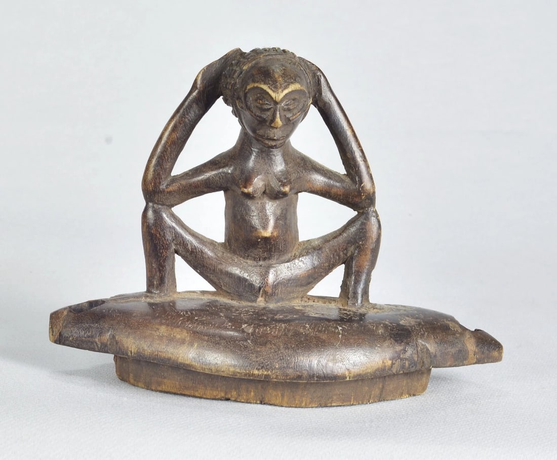 African Art LUBA or ZULA Anthropomorphic Wooden Box Lid Statue sculpture Congo: LUBA or ZULA Anthropomorphic box lid Congo DRC Height 4 1/2 inches (11.5 cm) Length 6 1/4 inches (16 cm) Cute decorative sculpture Wood Fair condition Reserve: $95.00 