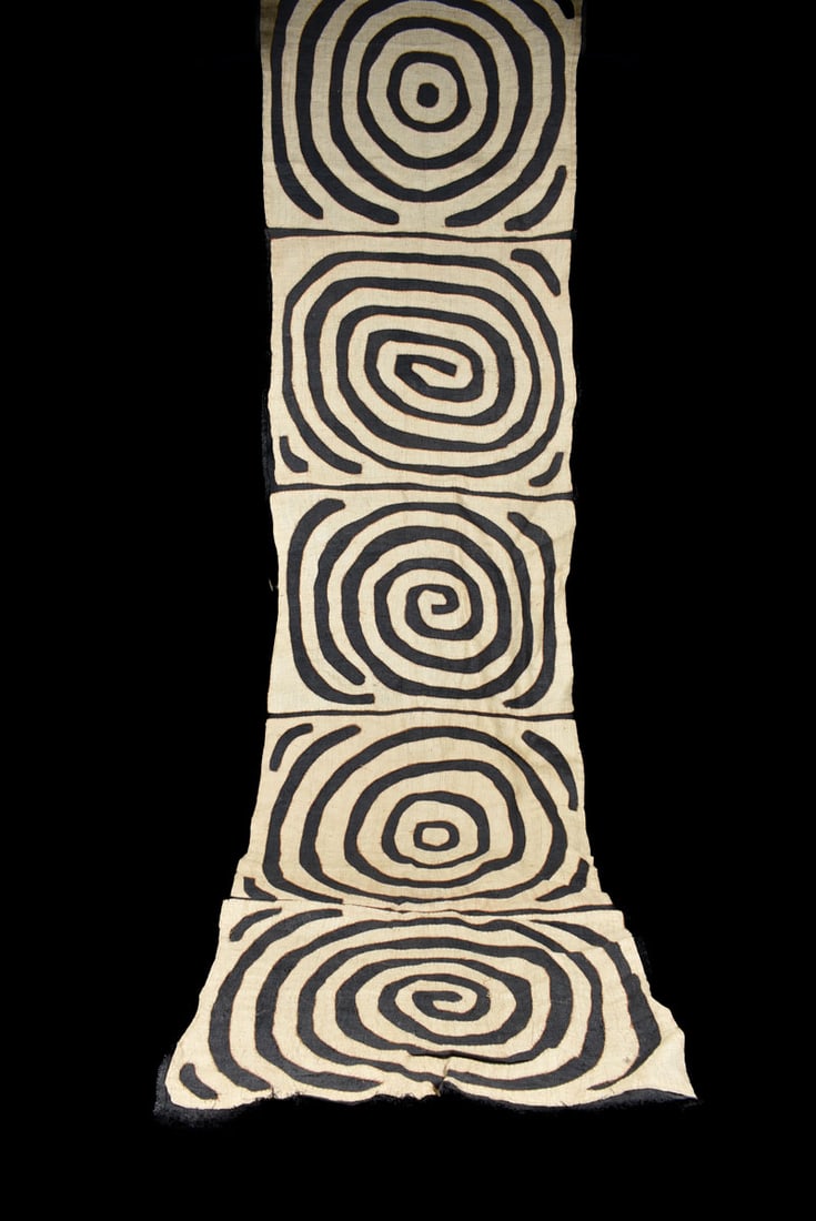 Textile – Cloth – Shoowa-Kuba – DR Congo 380 cm: Kuba skirts, Tcaka, long are cloths made from raffia, from 8 – 25 feet long, from the Ngeende, Bushoong and Ngongo peoples. They incorporate appliqued “patches”, embroidered shapes