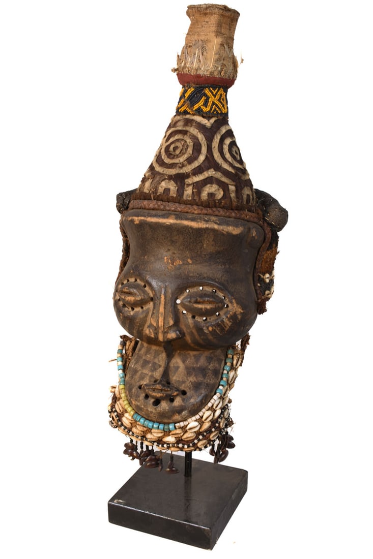 Royal Mask – Beads, Cauri, Wood – Kuba – DR Cong - 2