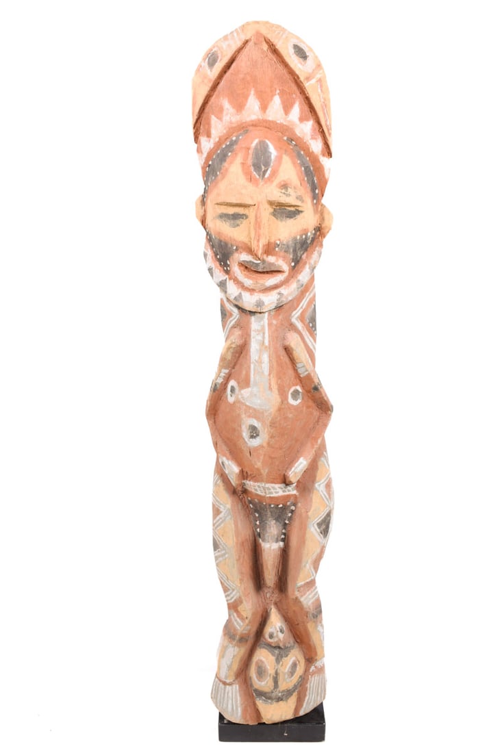 Figure – Abelam – Sepik – Papua New Guinea: Wooden ancestral spirit figure of the Abelam tribe from East-Sepik, Papua New Guinea. This statue was kept in the hut of the chief of the tribe. The Abelam people live in the Prince Alexander