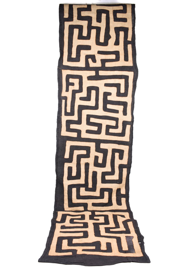 Textile – Cloth – Shoowa-Kuba – DR Congo 300 cm: Kuba skirts, Tcaka, long are cloths made from raffia, from 8 – 25 feet long, from the Ngeende, Bushoong and Ngongo peoples. They incorporate appliqued “patches”, embroidered shapes