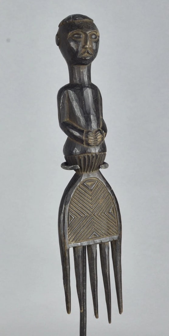 LUBA ? Congo wooden anthropomorphic COMB Topped with male bust African Art - 2