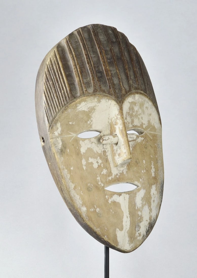 Fang Nice large african Mask wood sculpture GABON: FANG GABON - 38 cm (About 15 inches high) Beautiful decorative mask Wood Condition: fair The Fang people are mainly established in the regions of Gabon, Equatorial Guinea and Cameroon. Fang masks ofte