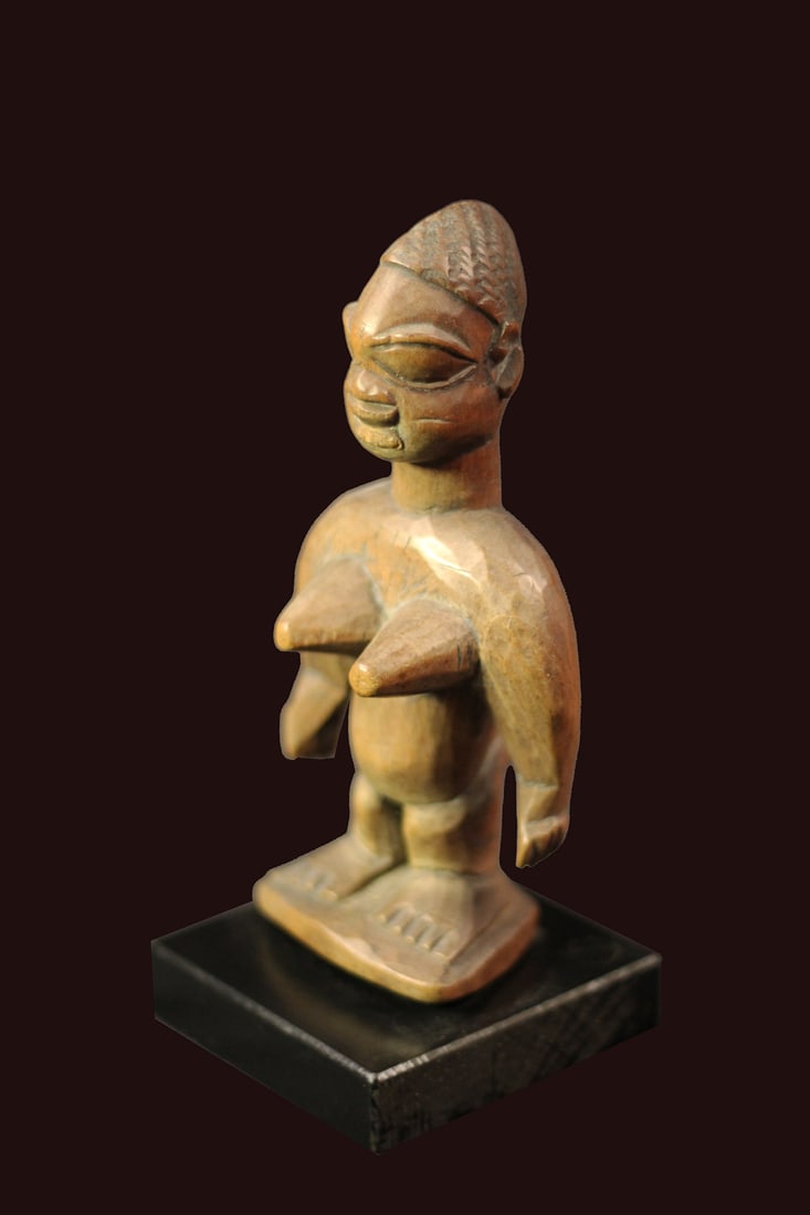 Venavi figure – Wood- Ewe – Togo: A fine venavi figure made out of wood. This miniature is used as a doll among the Ewe people. The Ewe people of Ghana celebrate the birth of twins as a good omen. Twins known as Venavi, lead a life