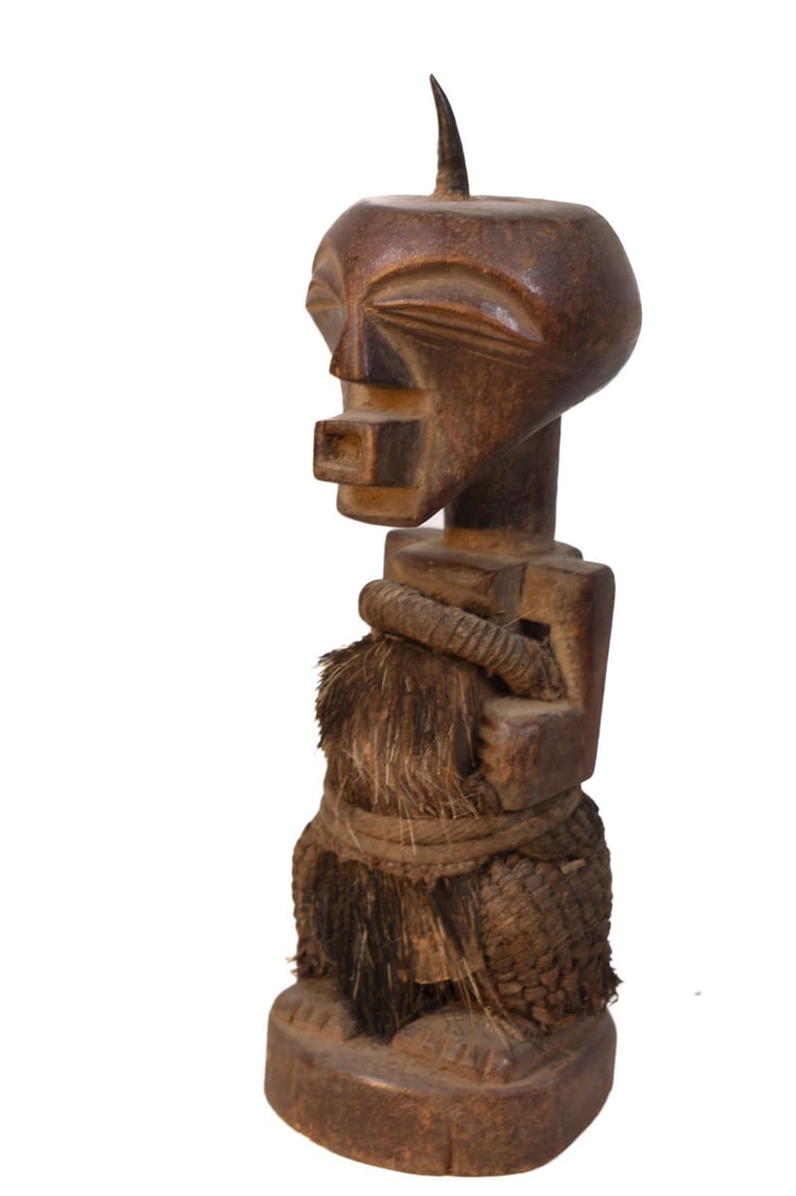 Power Figure – Wood, Horn- Songye – Congo: Beautiful Songye power figure from DR Congo. Stylistic wooden ancestor figure of the SONGYE tribe from D.R. Congo. It served to protect the family against diseases, accidents, bad spirits and bewitchm