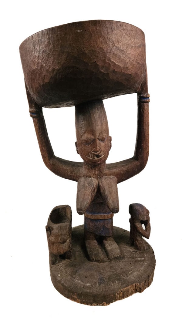 Bowl bearer Figure – Arugba Shango – Wood – Yoruba – Nigeria: Female bowl bearer “arugba shango“. Such large bowl-carrying figures were the principal sculpture found on `shango`shrines in Igbomina and Ekiti towns. In the bowl the devotees keep