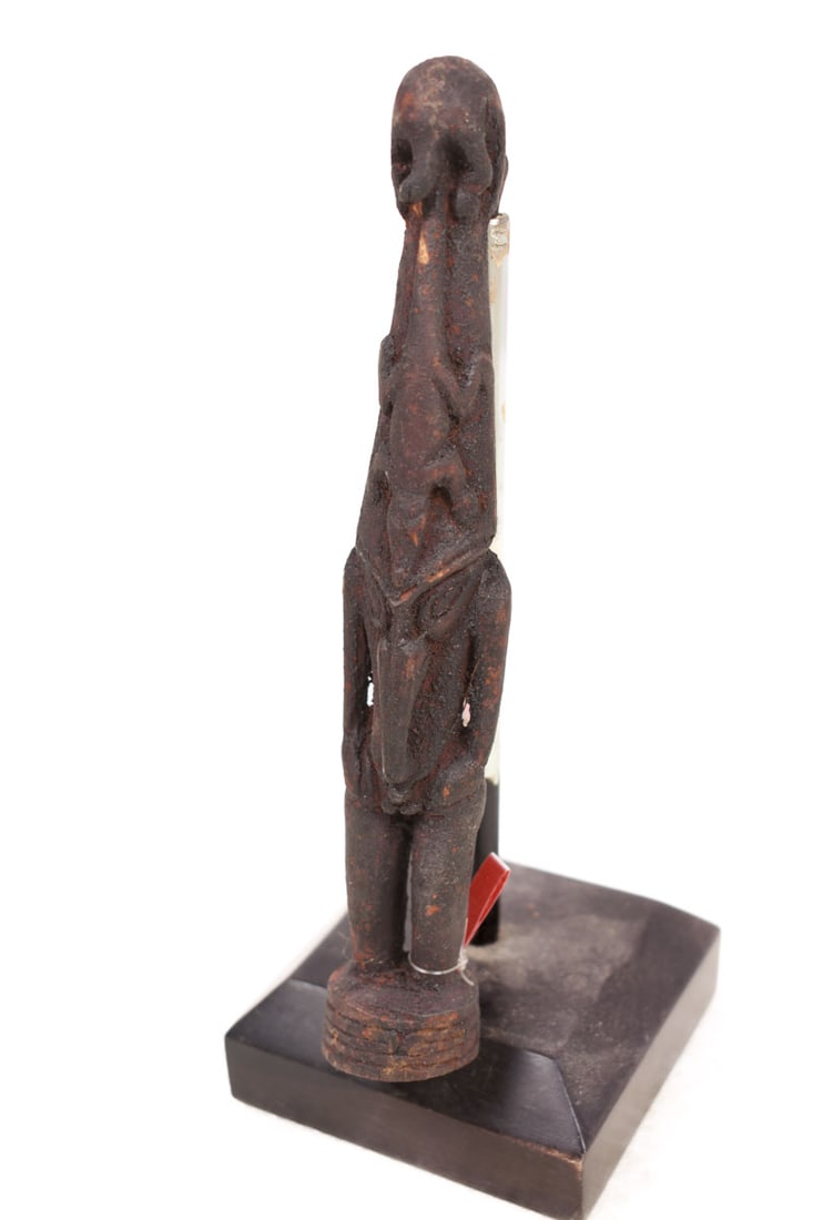Figure – Sepik – Papua New Guinea: Old wooden figure from Sepik, Papua New Guinea. Good condition with clear traces of wear and tear and a wonderfull patina of age. Provenance: former private German collection. The figure is