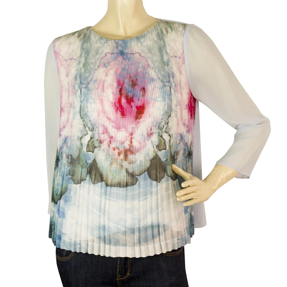 Ted Baker Light Blue Floral Sheer Sleeves Pleated Body Top - Size 1: Title:Ted Baker Light Blue Floral Sheer Sleeves Pleated Body Top - Size 1Description:Ted Baker Light Blue Floral Sheer Sleeves Pleated Body Top - Size 1 This gorgeous, girly and sooo feminine Ted