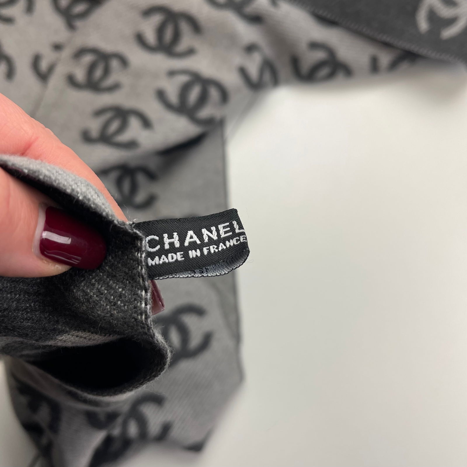 Chanel Grey Printed 65% Cashmere 35% Silk Scarf - 6