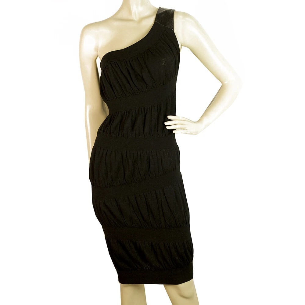 Iceberg Black Linen One Shoulder Draped Knee Length Midi Dress size 42 / S: Title:Iceberg Black Linen One Shoulder Draped Knee Length Midi Dress size 42 / S Description:Iceberg Black Linen One Shoulder Draped Knee Length Midi Dress size 42 / S This magnificent dress by Iceber