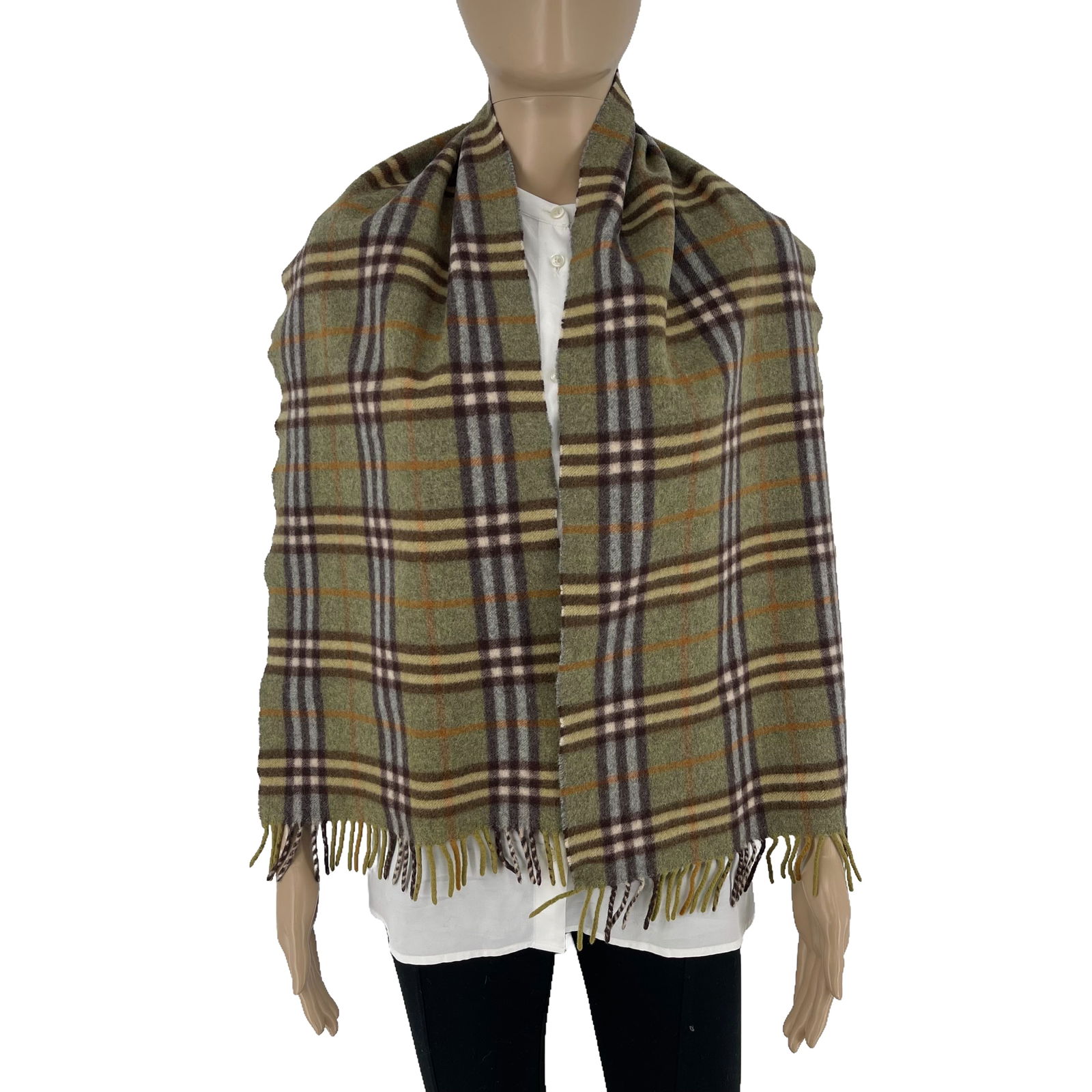 Burberry Green Plaid 100% Wool Scarf: Title: Burberry Green Plaid 100% Wool Scarf Brand:Burberry Date/Period: Vintage Material:100% Wool Size:One Size Description:Burberry Green Plaid 100% Wool Scarf Reserve: $100.00 Shipping: Domestic: F