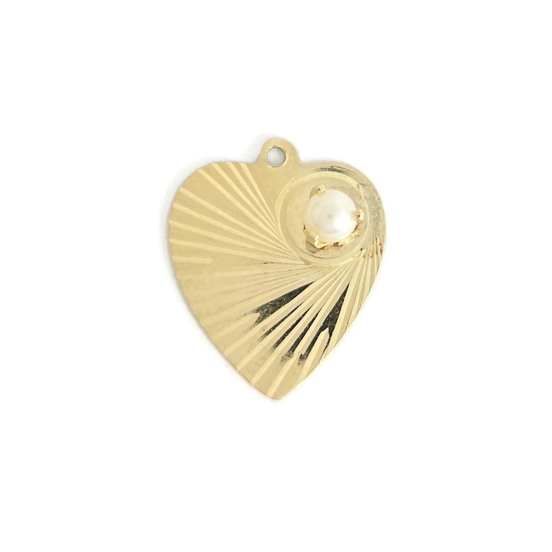 Vintage 1960's Fluted Pearl Heart Charm Necklace Pendant 14K Yellow Gold 1.21 Gr: Vintage 1960's Fluted Pearl Heart Charm Necklace Pendant 14K Yellow Gold 1.21 Grams This is such a unique charm with the original engraving. This pendant that can fit on the chain of your choice. Circ