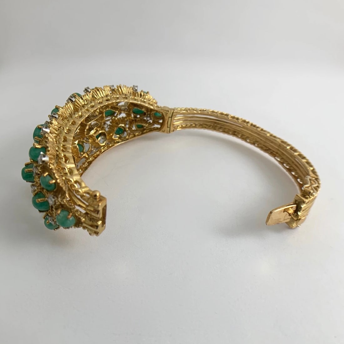 Vintage Green Cabochon Emerald Diamond Bangle Bracelet 18K Yellow Gold, 65 Grams - 11