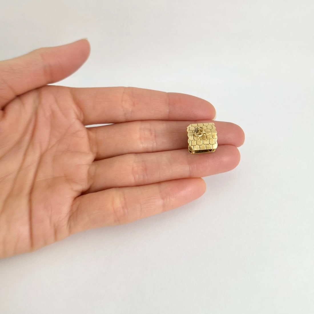 Vintage 1950's Log Cabin House Charm 18K Yellow Gold, 3.01 Grams - 3