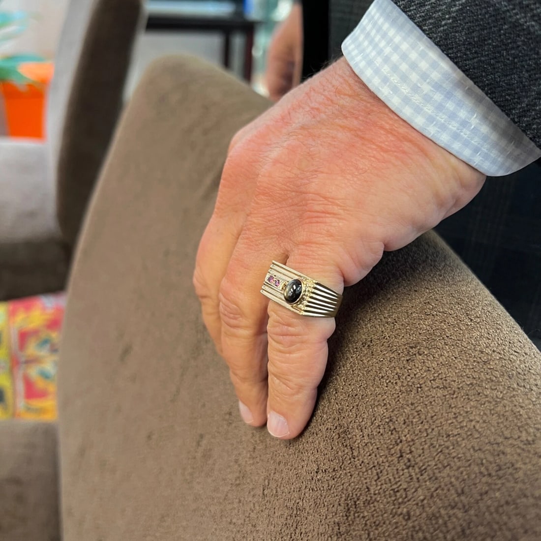 Vintage 1940's Black Star Sapphire Ruby Flat Top Ring 9K Yellow Gold, 6.88 Grams - 2