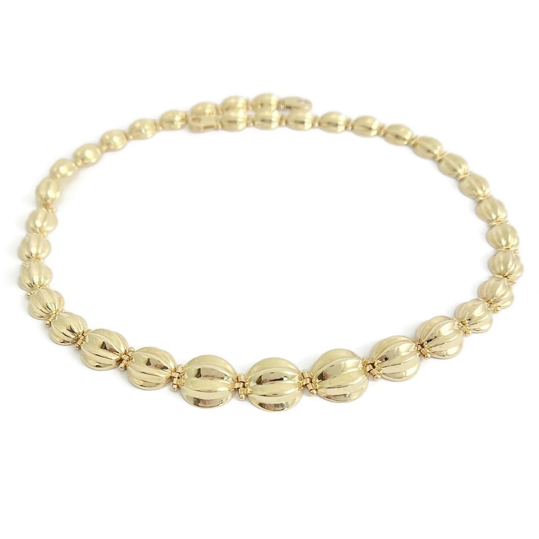 Vintage Graduated Ribbed Round Link Chain Necklace 14K Yellow Gold, 28.62 Grams: Vintage Graduated Ribbed Round Link Chain Necklace 14K Yellow Gold, 28.62 Grams This is a beautiful necklace. Metal: 14K yellow gold Weight: 28.62 grams Stamped: 14K Length: 17.5 inches Width: 13.7 mm