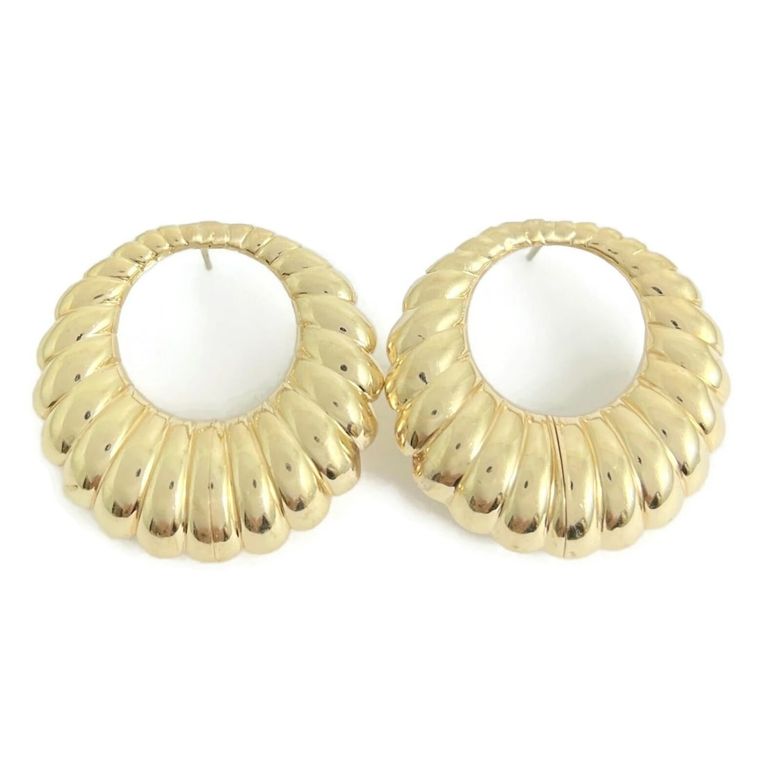 Vintage 1960's Shrimp Scalloped Circle Drop Earrings 14K Yellow Gold, 14.81 Gram: Vintage 1960's Shrimp Scalloped Circle Drop Earrings 14K Yellow Gold, 14.81 Gram These are beautiful and stunning earrings! Circa: 1960's Metal: 14K yellow gold Weight: 14.81 grams Stamped: NA (x-ray