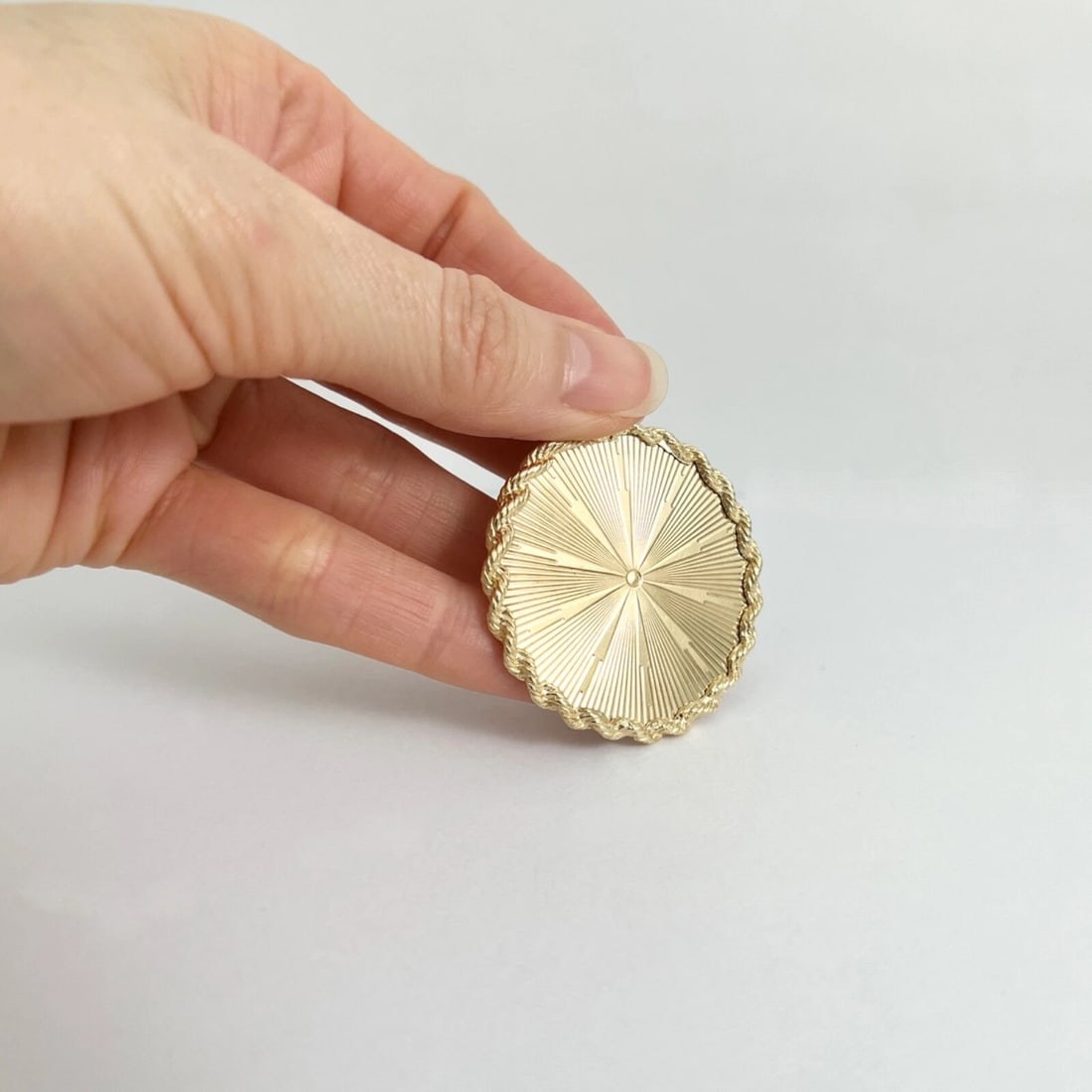 Vintage 1960's Engine Turned Disc Rope Pendant Charm 14K Yellow Gold, 15.69 Gram - 2