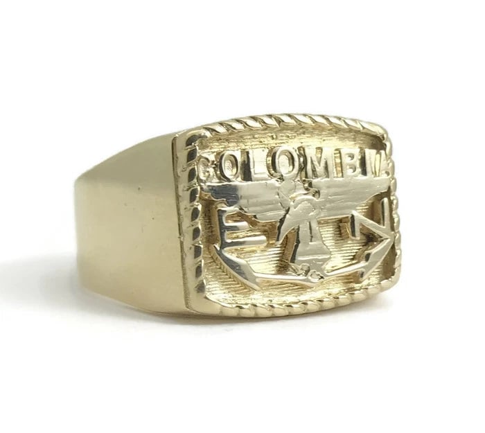 Vintage Men's Colombia Flat Top Ring 14K Yellow Gold, Size 10.25, 12.52 Grams: Vintage Men's Colombia Flat Top Ring 14K Yellow Gold, Size 10.25, 12.52 Grams Make a statement with this unique one-of-a-kind ring. Metal: 14K yellow gold Weight: 12.52 grams Stamped: 14K Size: