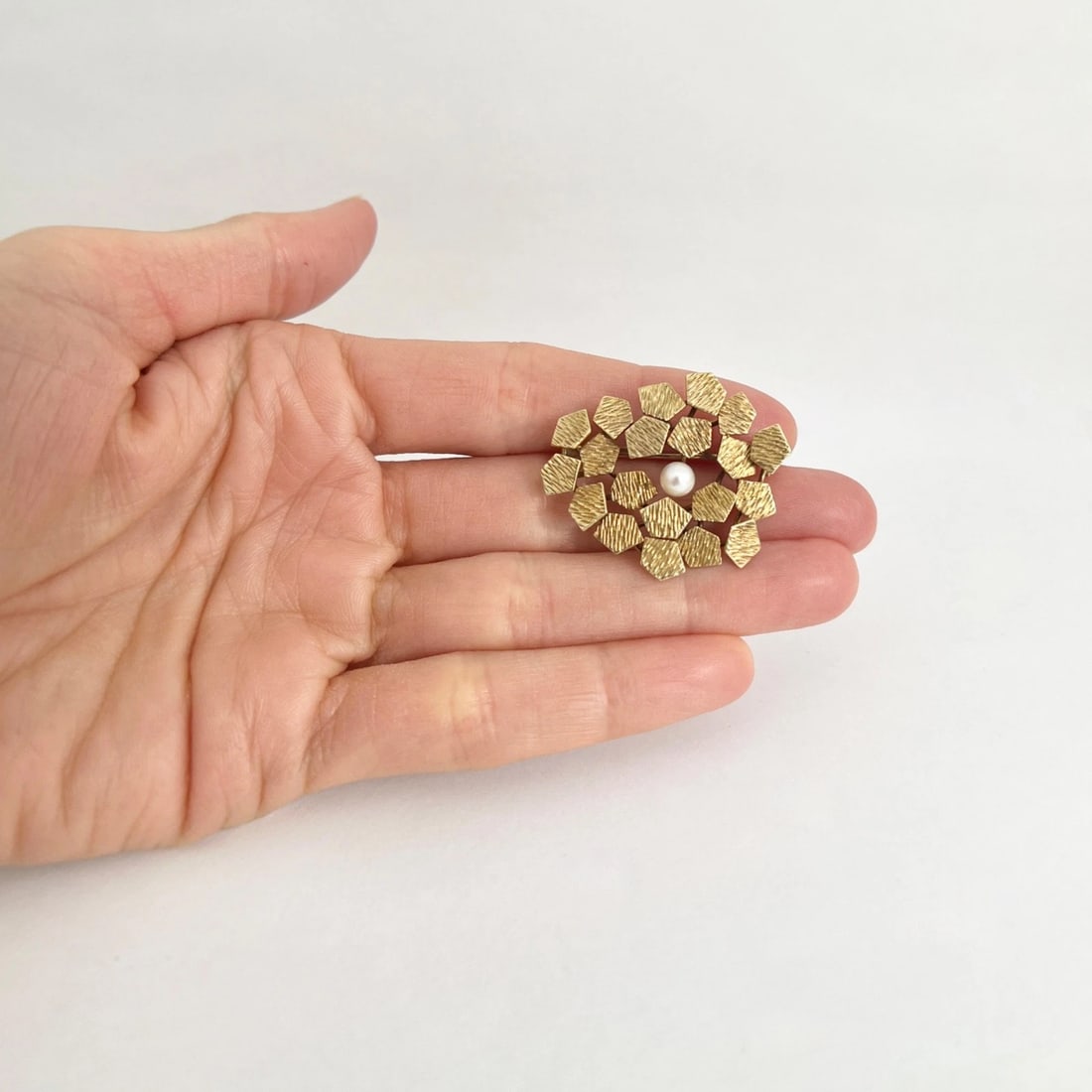 Vintage 1960's Asymmetrical Pearl Brooch Pin 14K Yellow Gold, 7.37 Grams - 2