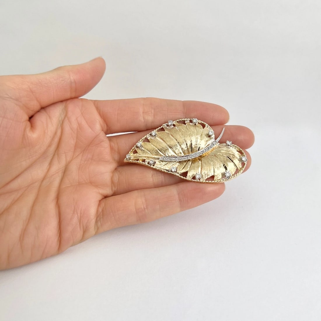 Vintage 1950's Diamond Leaf Brooch Pin 14K Yellow Gold, 12.16 Grams - 2